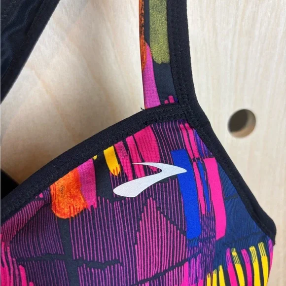 Brooks Run Happy Uprise Pullover Sports Bra Medium AB Fit - Picture 3 of 9